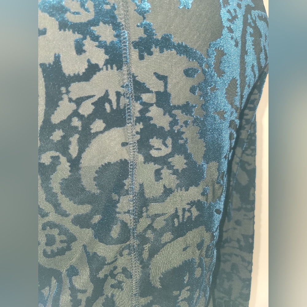 NWOT Simply Vera Vera Wang S Velvet Black to blue Long Sleeve Blouse - Picture 13 of 15